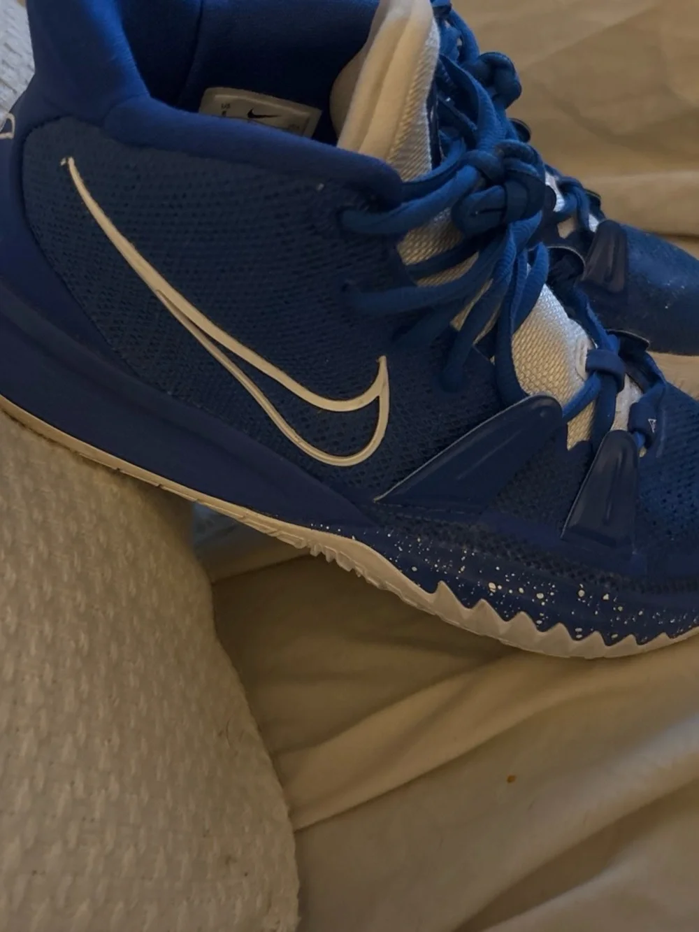 Nike Men's Blue and White Basketball Sneakers